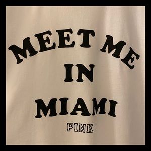 📢 SALE 🌴Meet Me In Miami!!’ VS Pink T-Shirt